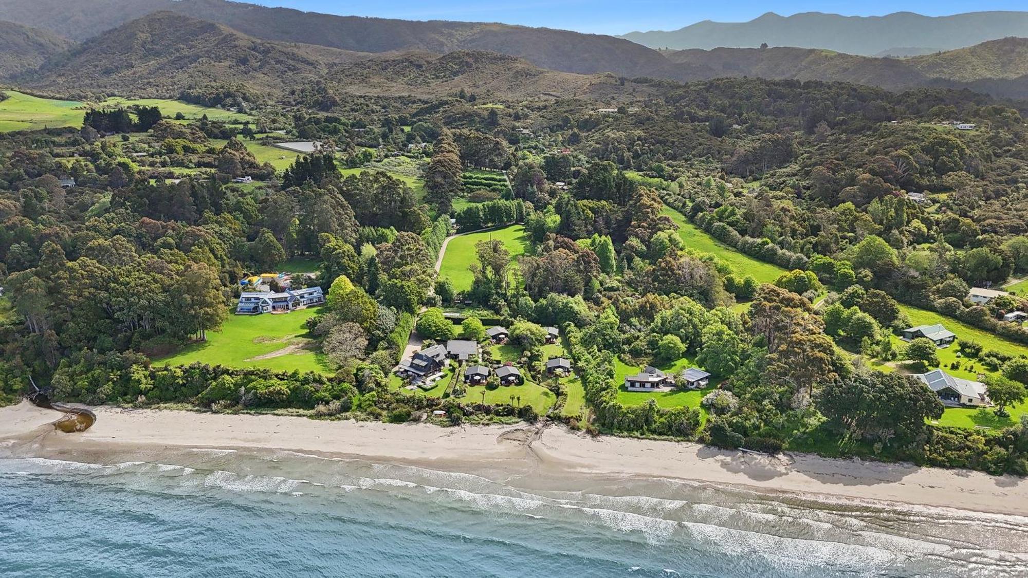 Adrift In Golden Bay- Absolute Beachfront Villas (Adults Only) Collingwood Buitenkant foto